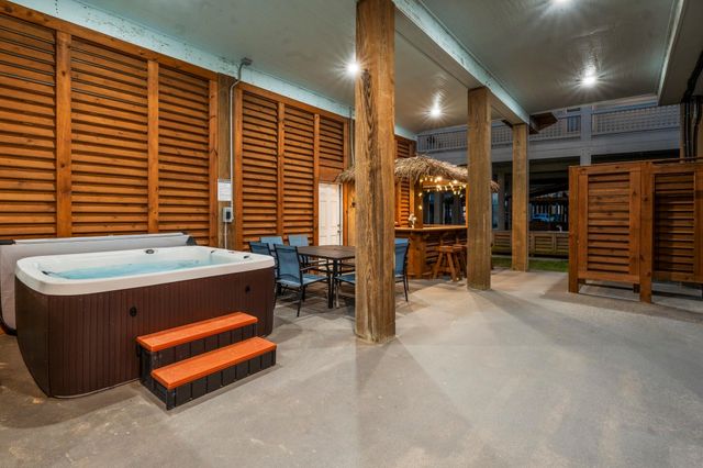 941 S Gateway, Crystal Beach, TX 77650