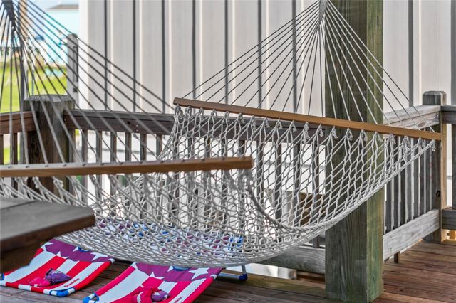 941 S Gateway, Crystal Beach, TX 77650