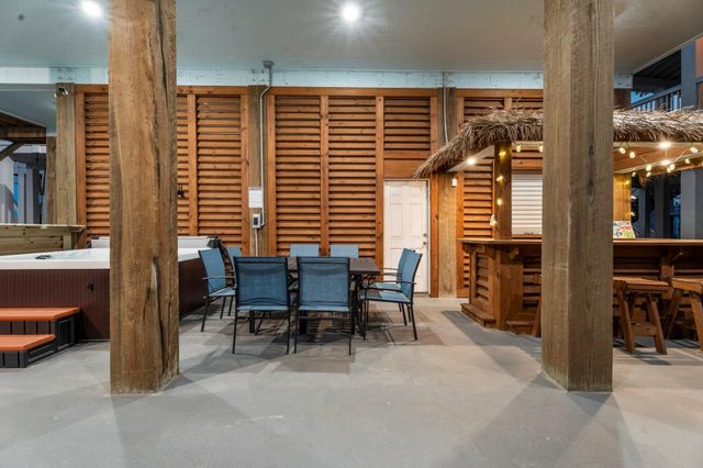 941 S Gateway, Crystal Beach, TX 77650