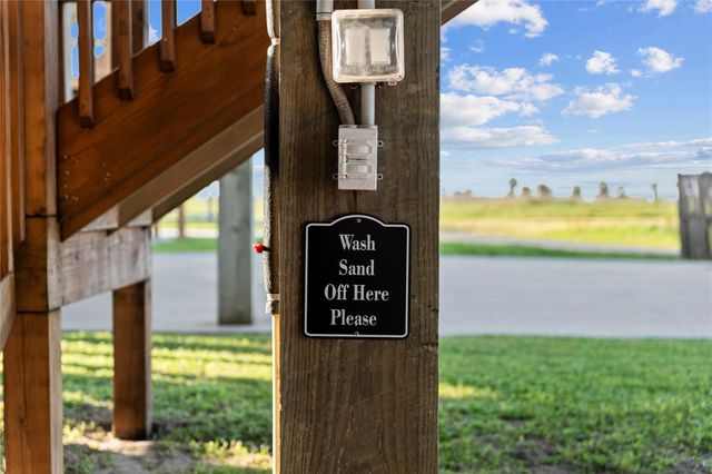 941 S Gateway, Crystal Beach, TX 77650