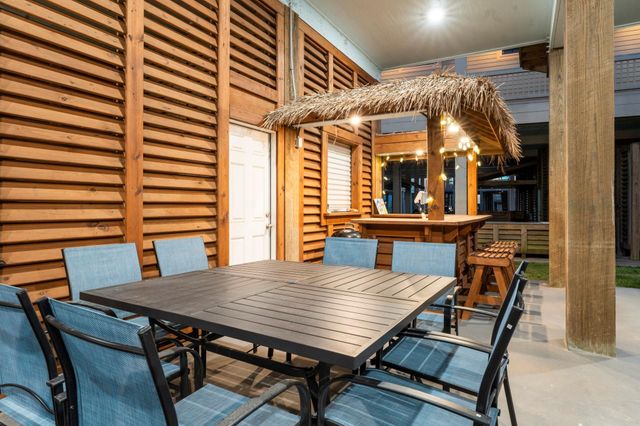 941 S Gateway, Crystal Beach, TX 77650