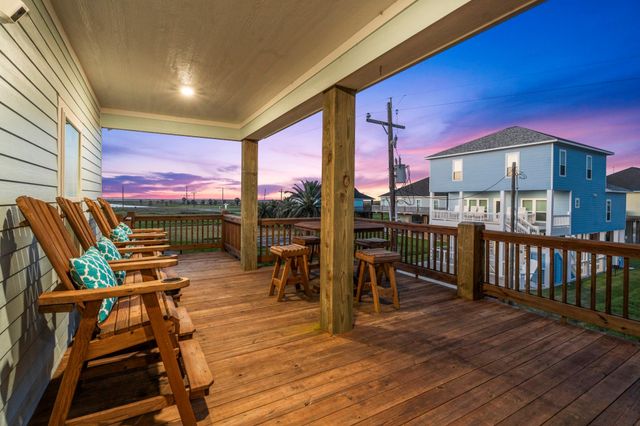 941 S Gateway, Crystal Beach, TX 77650