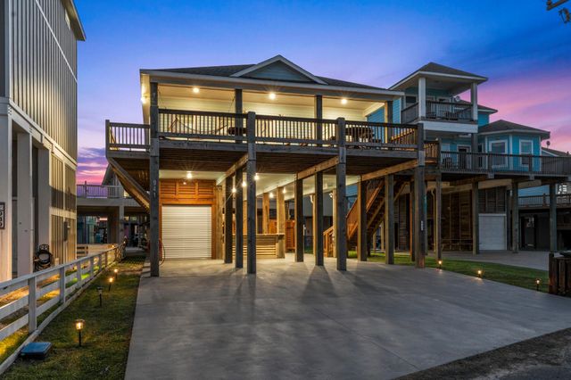 941 S Gateway, Crystal Beach, TX 77650