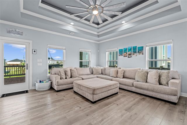 941 S Gateway, Crystal Beach, TX 77650