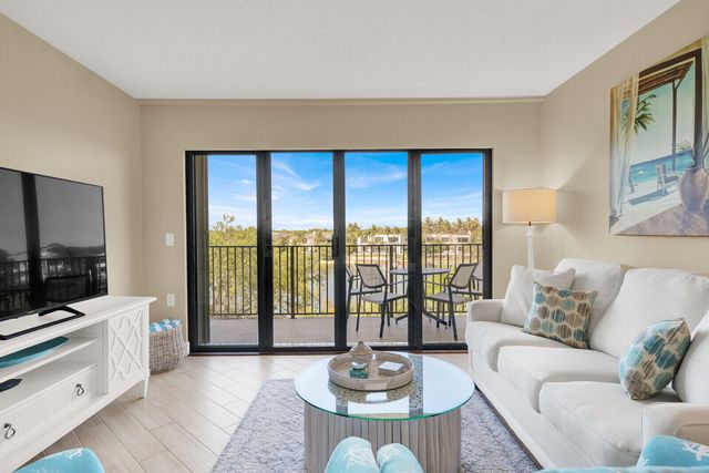 1001 Seafarer Circle 405, Jupiter, FL 33477