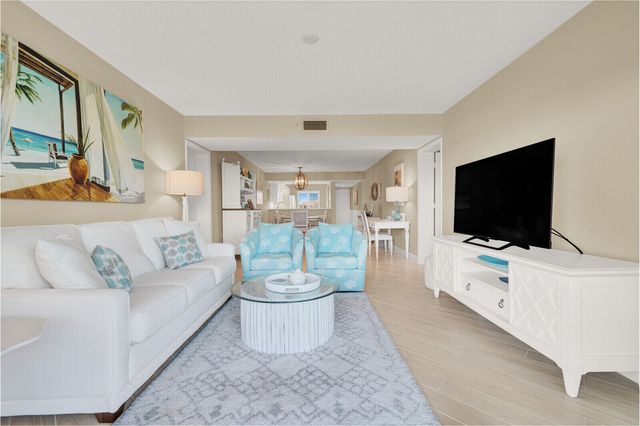 1001 Seafarer Circle 405, Jupiter, FL 33477