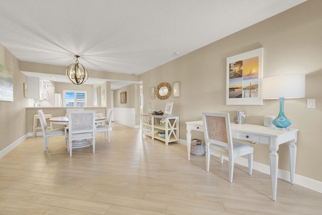 1001 Seafarer Circle 405, Jupiter, FL 33477