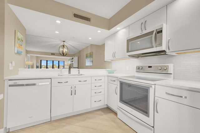 1001 Seafarer Circle 405, Jupiter, FL 33477