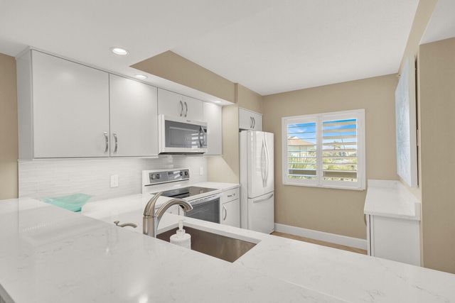 1001 Seafarer Circle 405, Jupiter, FL 33477