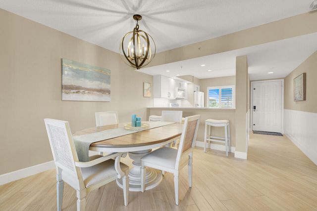 1001 Seafarer Circle 405, Jupiter, FL 33477