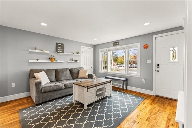 33 Green St, Abington, MA 02351