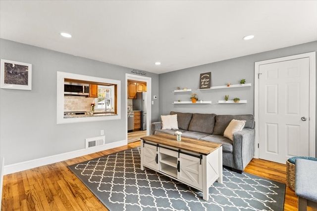 33 Green St, Abington, MA 02351