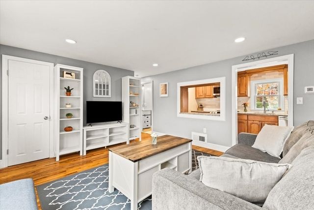 33 Green St, Abington, MA 02351