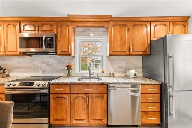 33 Green St, Abington, MA 02351