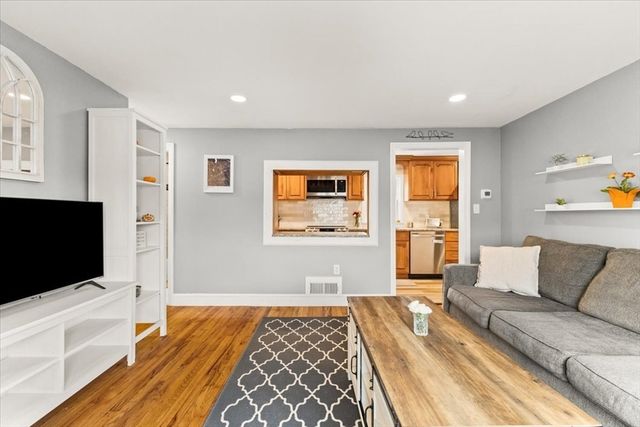 33 Green St, Abington, MA 02351