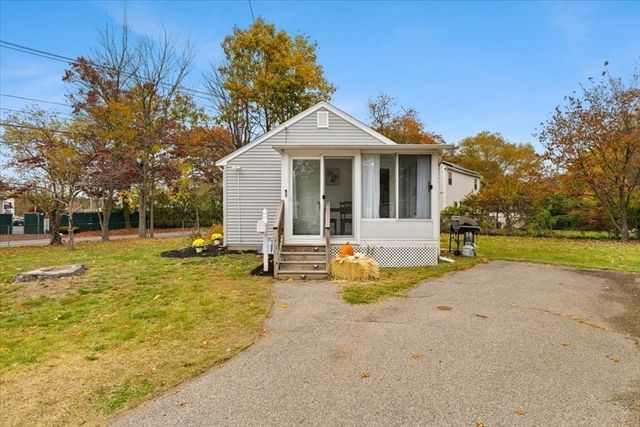 33 Green St, Abington, MA 02351