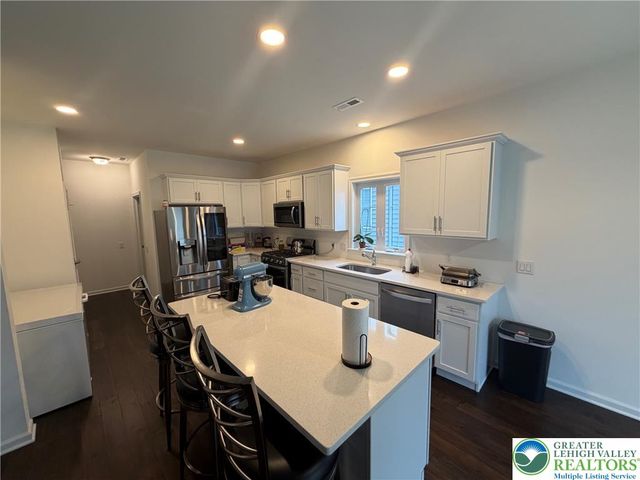 3760 Founders XING, Bethlehem Twp, PA 18045