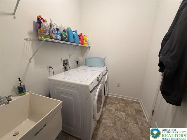 3760 Founders XING, Bethlehem Twp, PA 18045