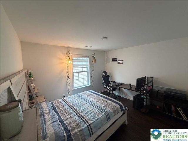 3760 Founders XING, Bethlehem Twp, PA 18045