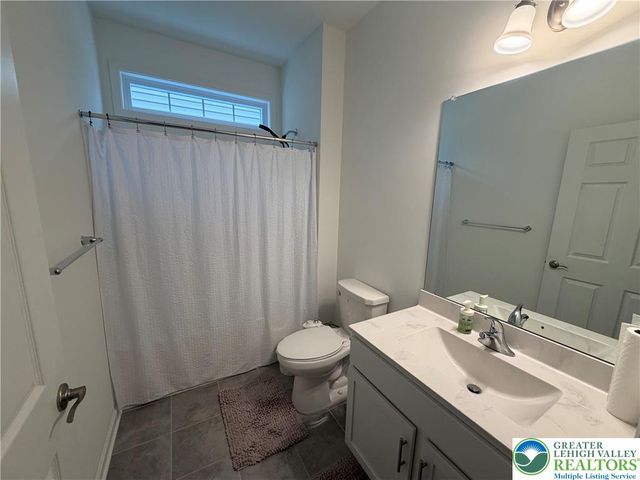 3760 Founders XING, Bethlehem Twp, PA 18045