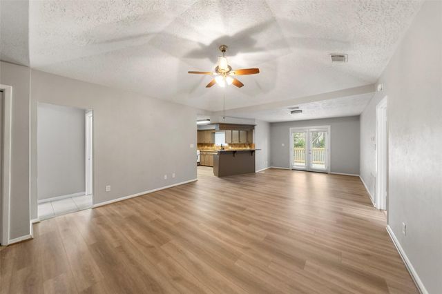 25 Shady Oak Lane, Conroe, TX 77304