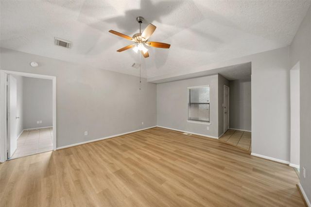 25 Shady Oak Lane, Conroe, TX 77304