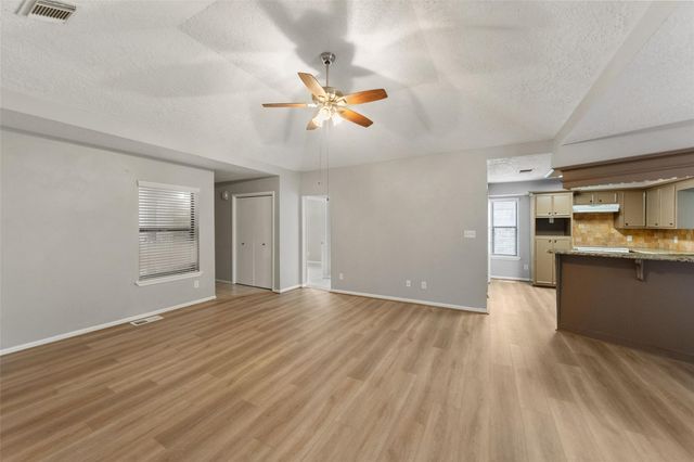 25 Shady Oak Lane, Conroe, TX 77304