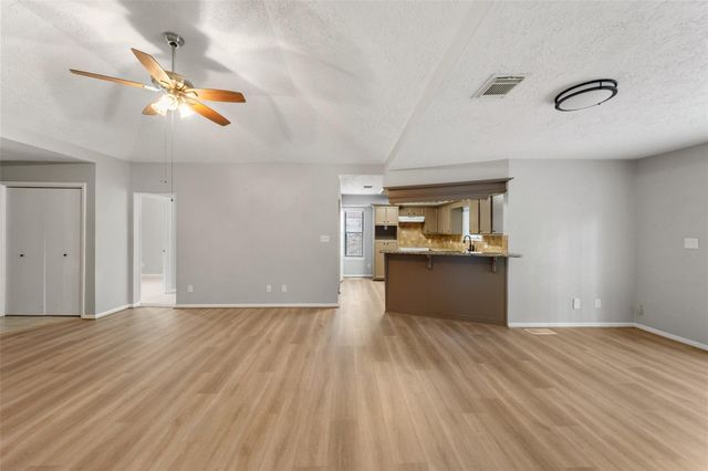 25 Shady Oak Lane, Conroe, TX 77304