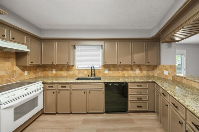 25 Shady Oak Lane, Conroe, TX 77304