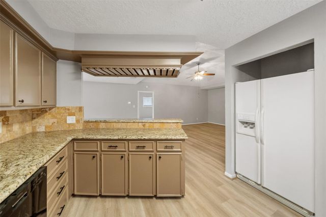 25 Shady Oak Lane, Conroe, TX 77304