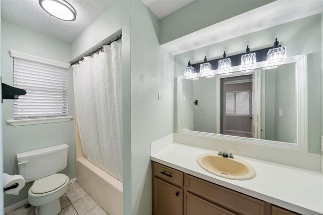 25 Shady Oak Lane, Conroe, TX 77304