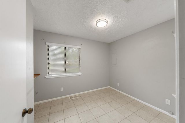 25 Shady Oak Lane, Conroe, TX 77304