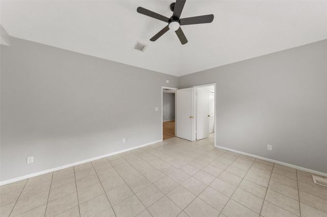 25 Shady Oak Lane, Conroe, TX 77304