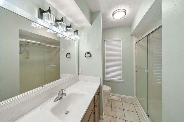 25 Shady Oak Lane, Conroe, TX 77304