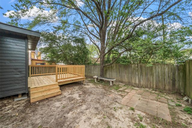 25 Shady Oak Lane, Conroe, TX 77304