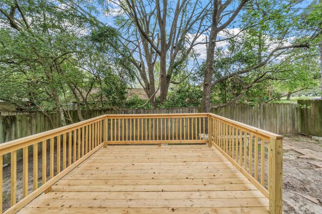 25 Shady Oak Lane, Conroe, TX 77304