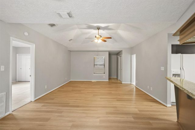 25 Shady Oak Lane, Conroe, TX 77304