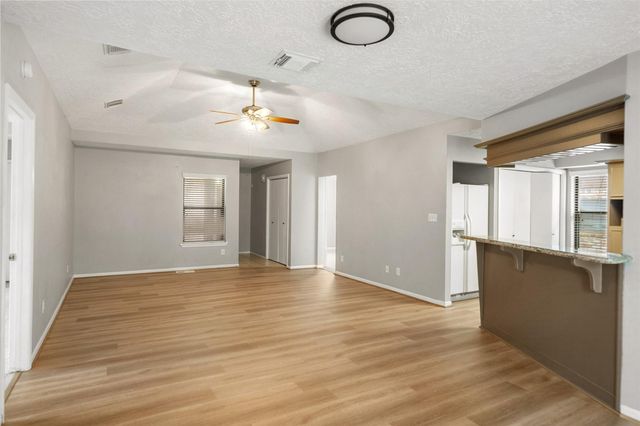 25 Shady Oak Lane, Conroe, TX 77304