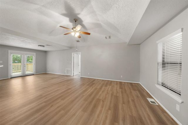 25 Shady Oak Lane, Conroe, TX 77304