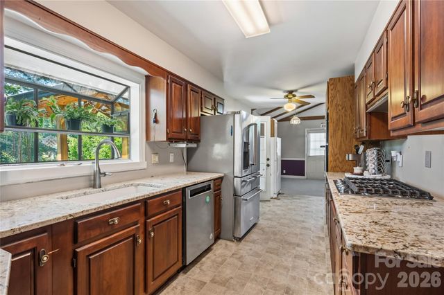 75 Hawthorne Drive, Brevard, NC 28712