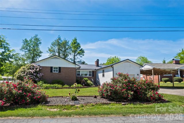 75 Hawthorne Drive, Brevard, NC 28712