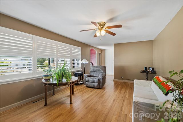 75 Hawthorne Drive, Brevard, NC 28712