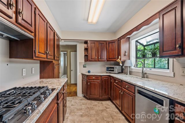 75 Hawthorne Drive, Brevard, NC 28712