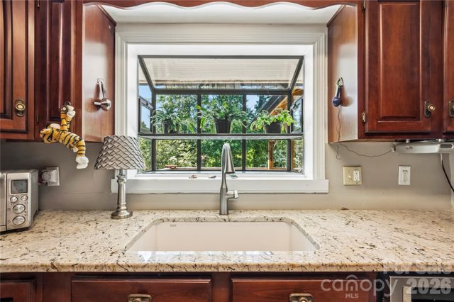 75 Hawthorne Drive, Brevard, NC 28712