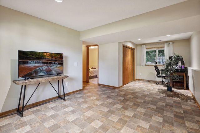 10553 166th Street W, Lakeville, MN 55044