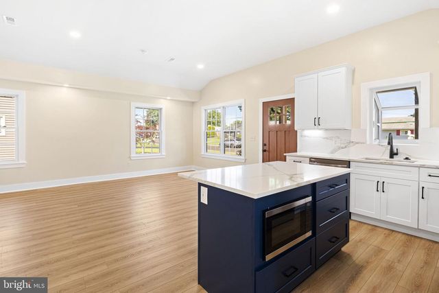 818 CHESTERTON RD, Fairless Hills, PA 19030