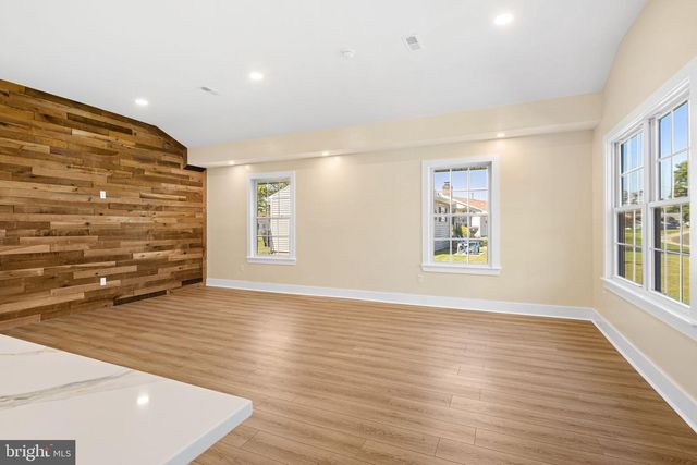818 CHESTERTON RD, Fairless Hills, PA 19030