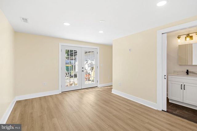 818 CHESTERTON RD, Fairless Hills, PA 19030