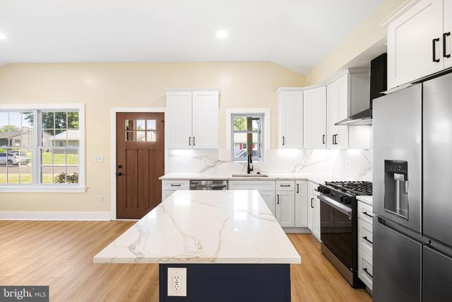 818 CHESTERTON RD, Fairless Hills, PA 19030