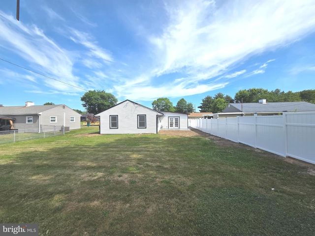 818 CHESTERTON RD, Fairless Hills, PA 19030